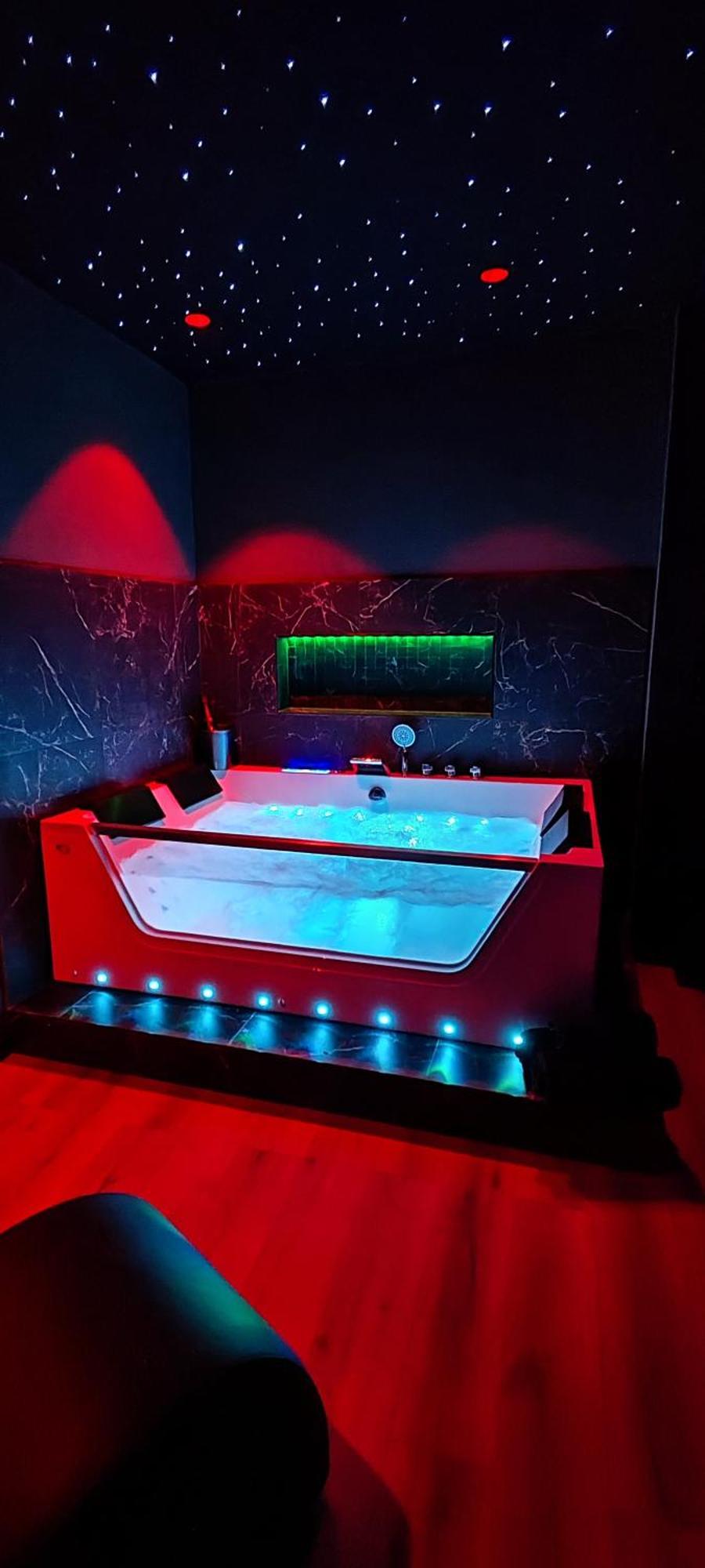 Loveroomxspa Bourg-Saint-Christophe Kamer foto