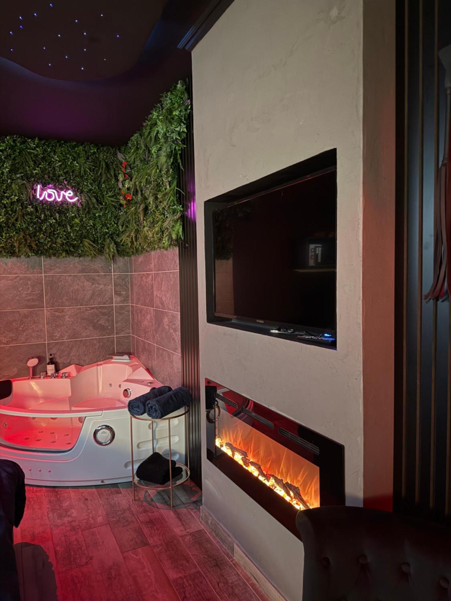 Loveroomxspa Bourg-Saint-Christophe Buitenkant foto
